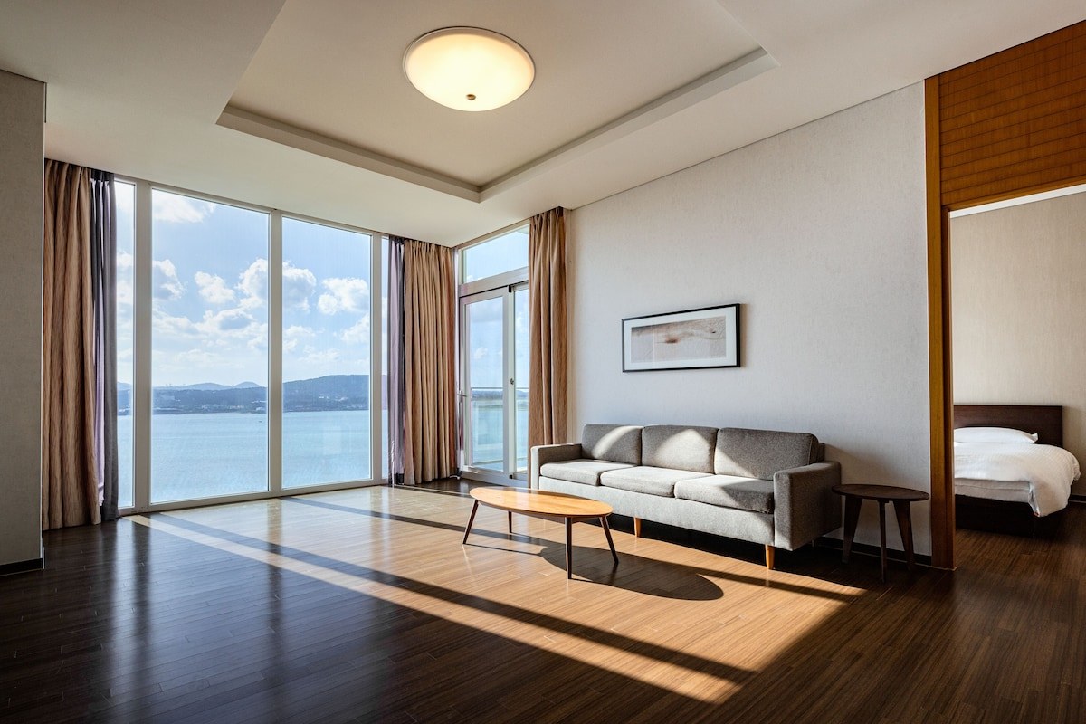 Korea_Jeju_Phoenix Island (2).jpg