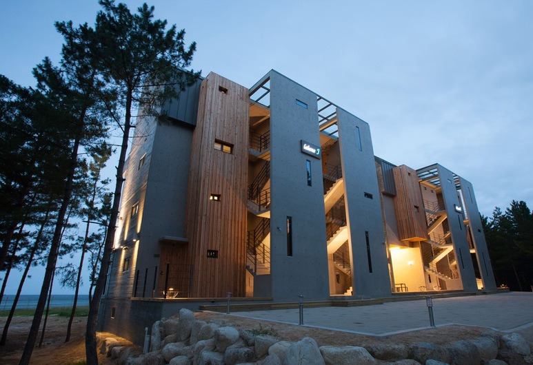 Korea_Goseong_Lahene Poolvilla 1.jpg