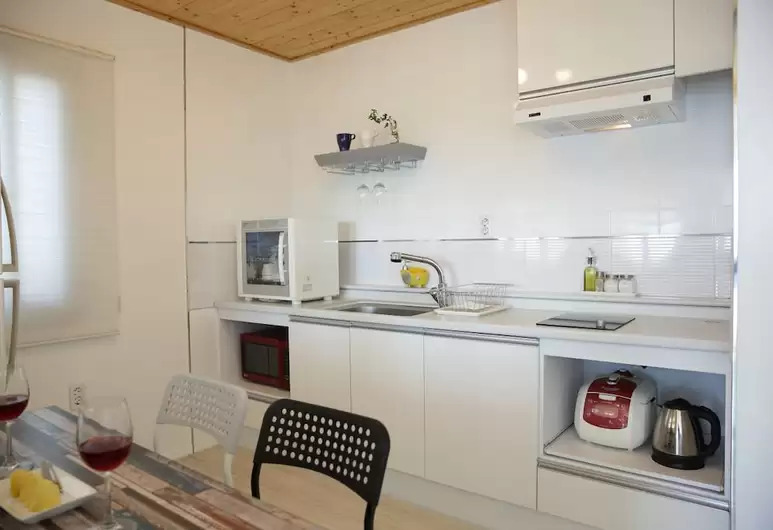 Korea_Namhae_bluegrad-kitchen.jpg