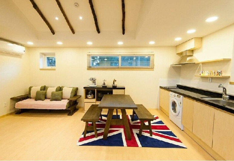 Korea_Jeju_Moruhun Private House 3.jpg