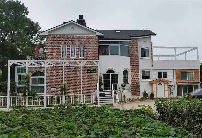 Incheon Airport_Harumi Guesthouse_exterior day.jpg