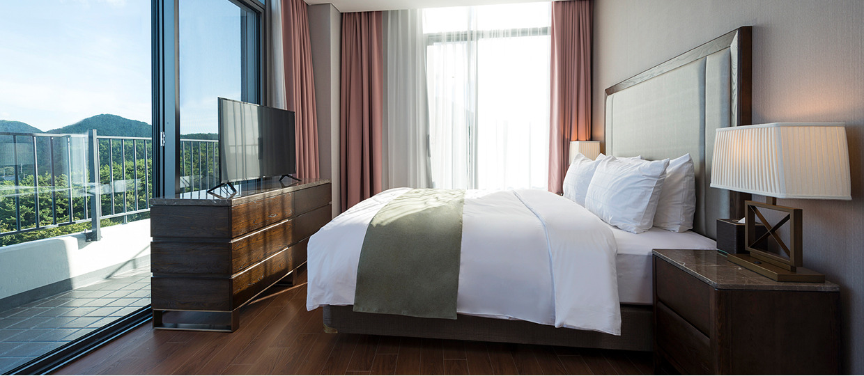 4. Korea_Tongyoung_Stanford Hotel _ Resort_Room.jpg