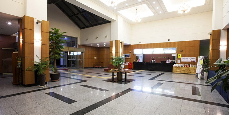 Korea_Gurye_THE-K JIRISAN FAMILY HOTEL_Lobby.jpg