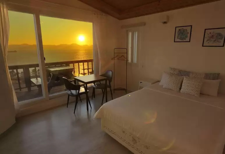 Korea_Namhae_bluegrad-room.jpg