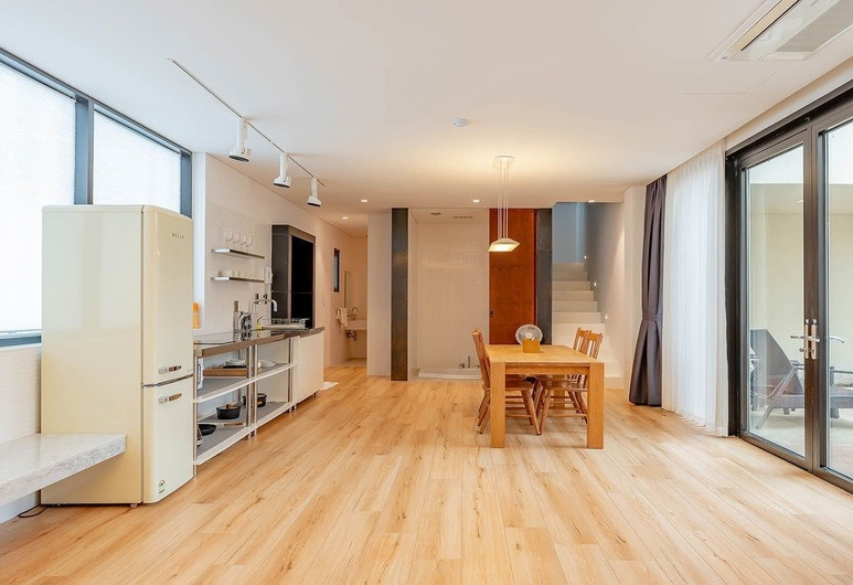 Korea_Jeju_Namib Pool Villa Jeju 3.jpg