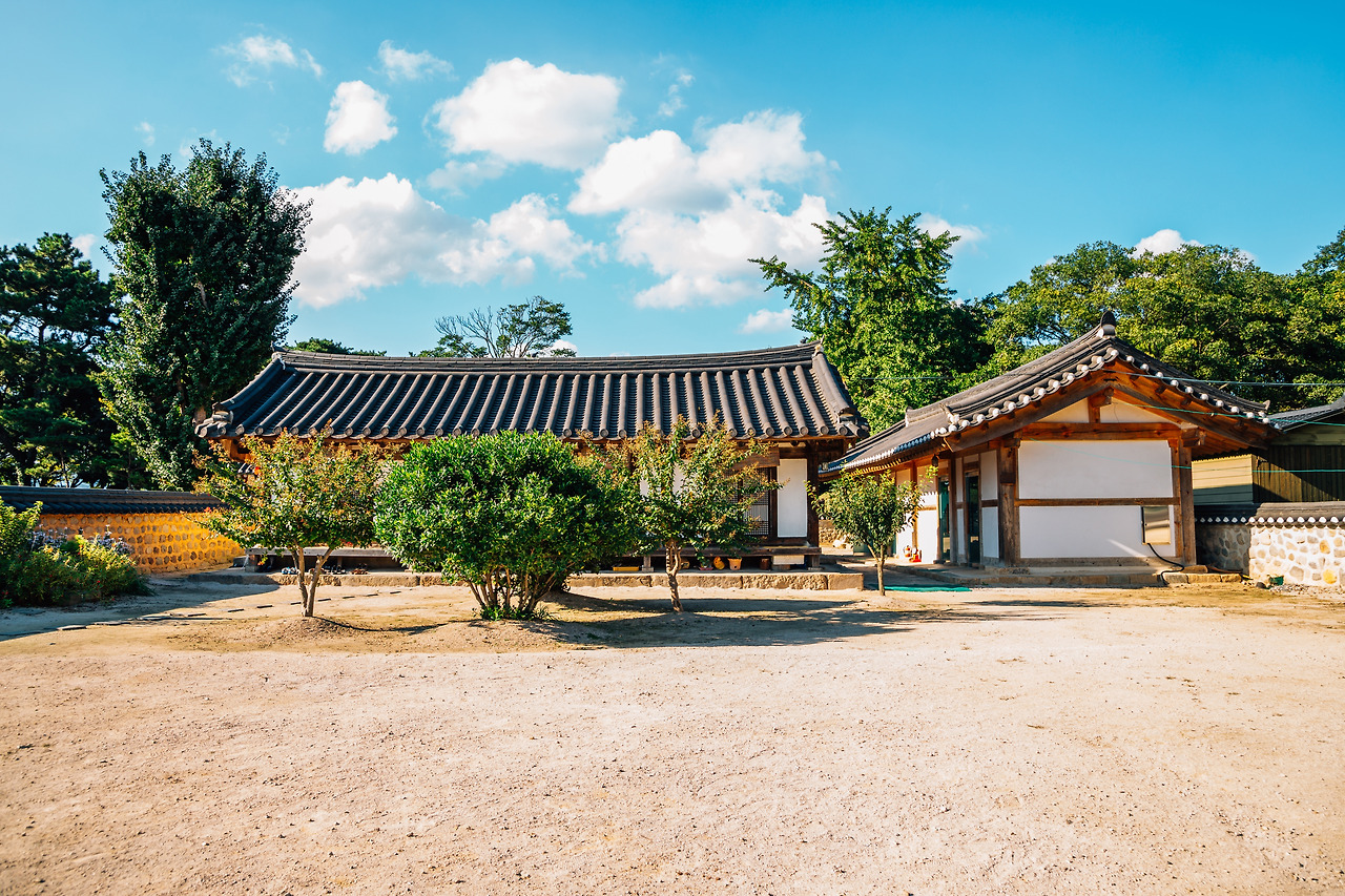 4. Korea_Gyeongju_Gyochon Hanok Village.jpg