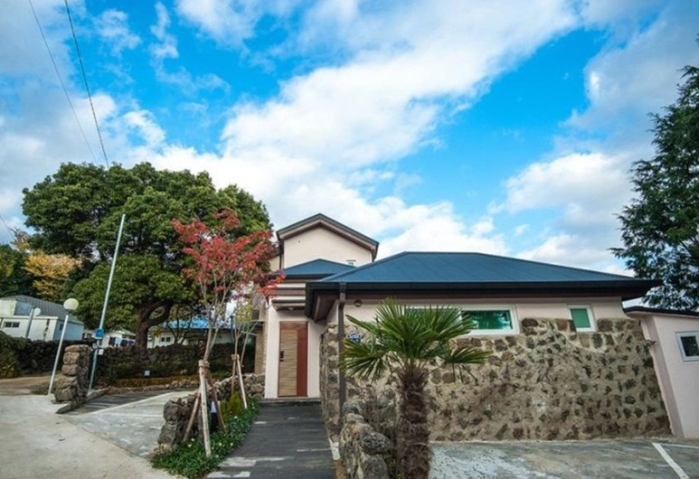 Korea_Jeju_Moruhun Private House 1.jpg