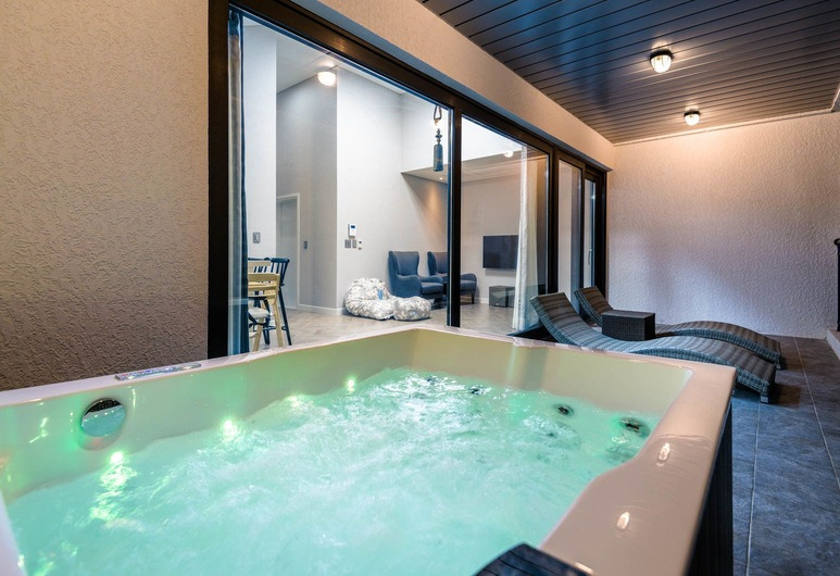 Korea_Jeju_Modeul Spa Pension 3.jpg