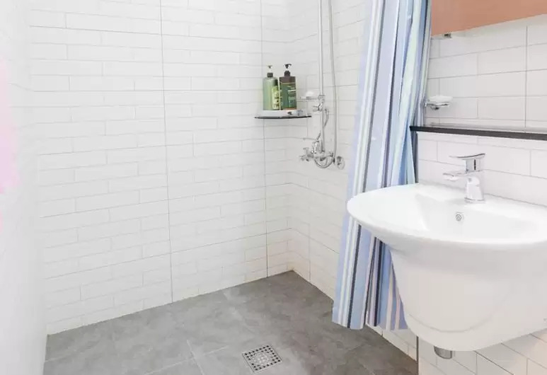 Incheon Airport_Rainboots Airport_bath2.jpg