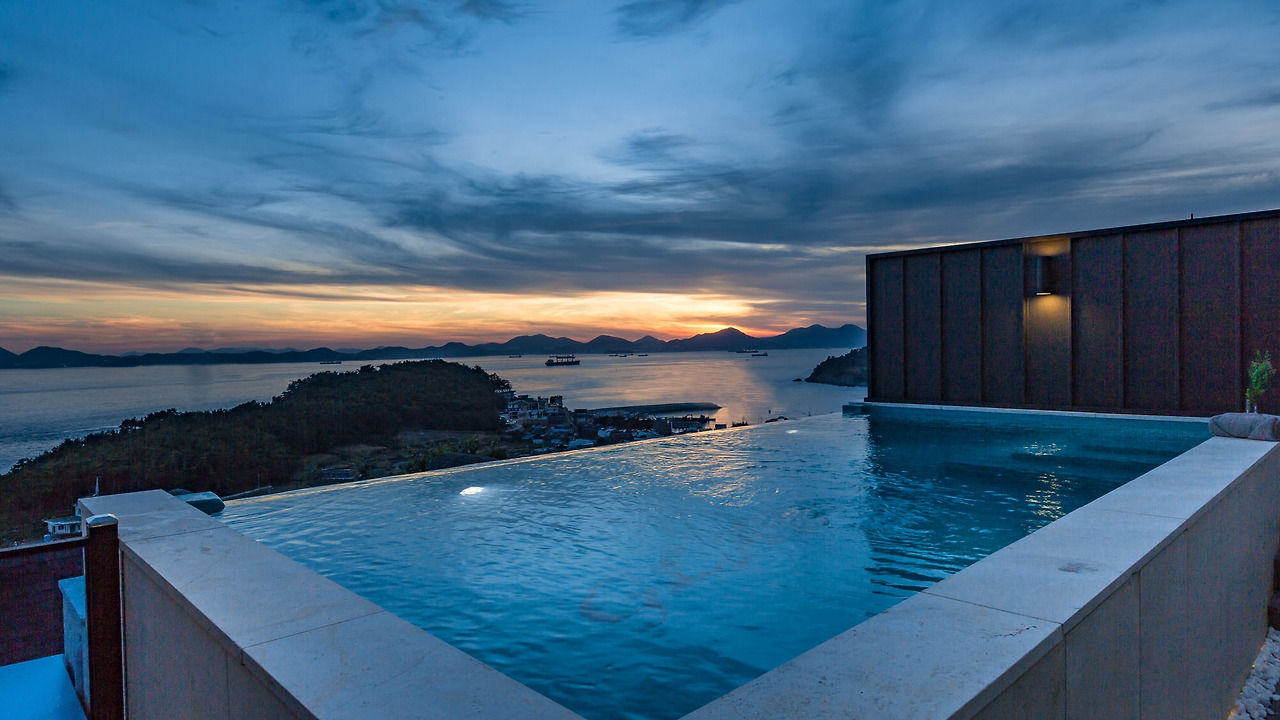 8. Korea_Namhae_Glad810_Pool Villa.jpg