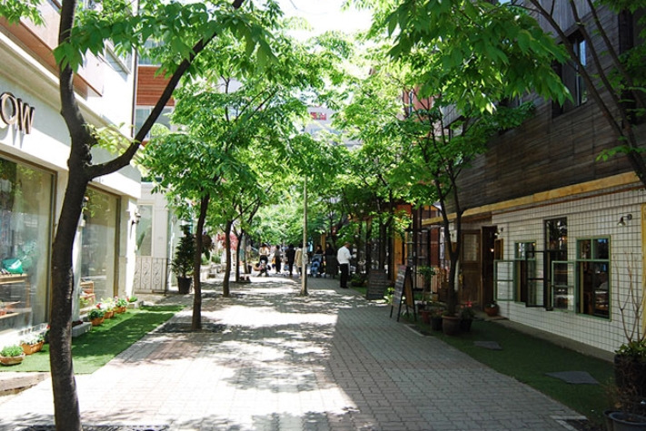 Yongin_ Bojeong-dong Cafe Street.jpg