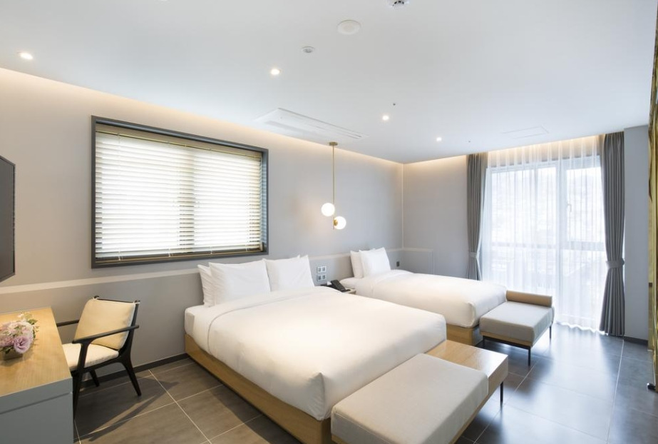 Busan_Hound Nampo2.jpg