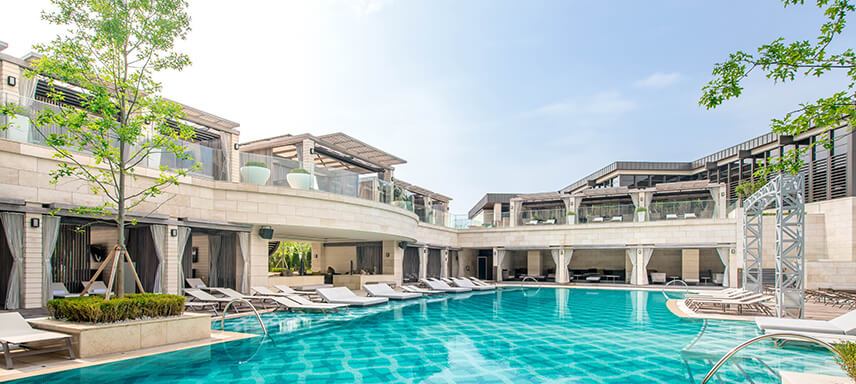 4_incheon_Paradise City_pool.jpg