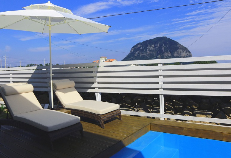 Korea_Jeju_Pool villa JIP 4.jpg