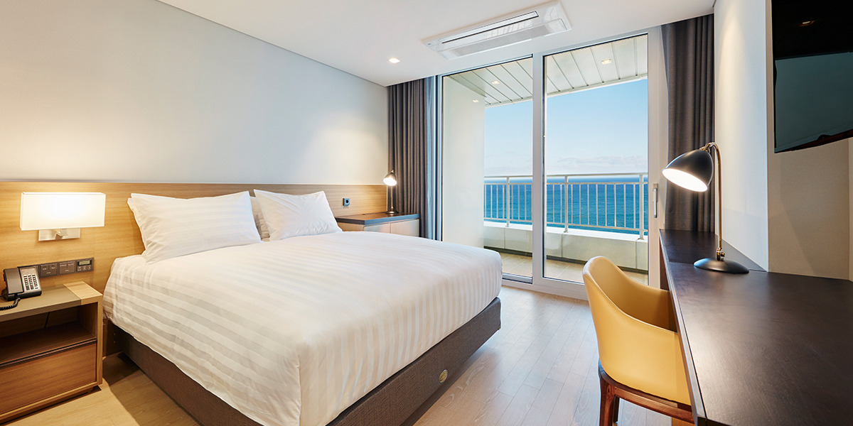 8. Gangneung_Skybay Gyungpo_Room_02.jpg