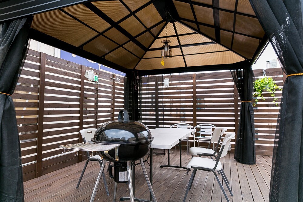 6. Korea_Busan_Discovery Busan Guesthouse_BBQ Terrace.jpg