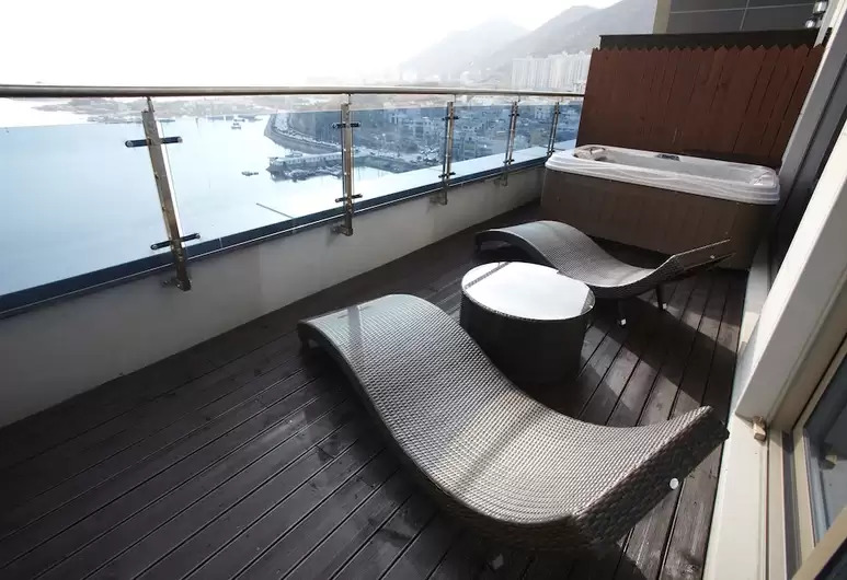 8. Korea_Yeosu_Benikia_Terrace.jpg