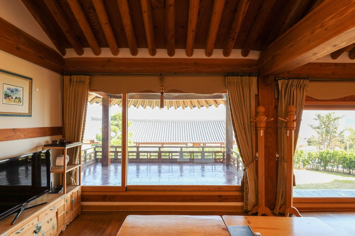 Korea_Yeosu_Hanok_Hotel_Odongjae (3).jpg