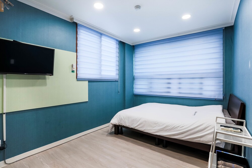 5. Korea_Busan_Discovery Busan Guesthouse_Room_02.jpg