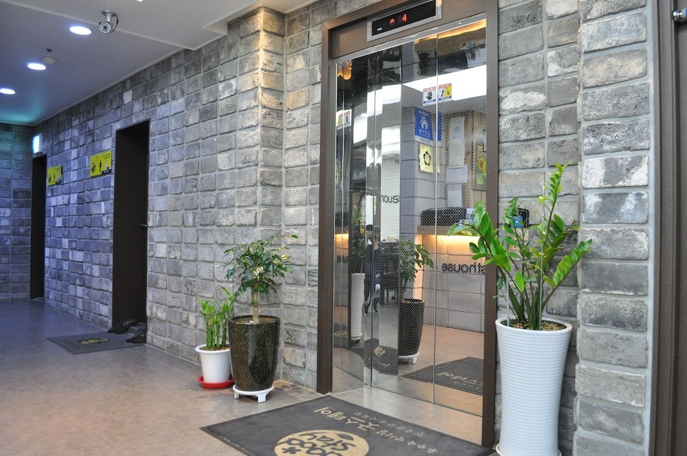1. Korea_Busan_Haeundae Guesthouse_Lobby.jpg