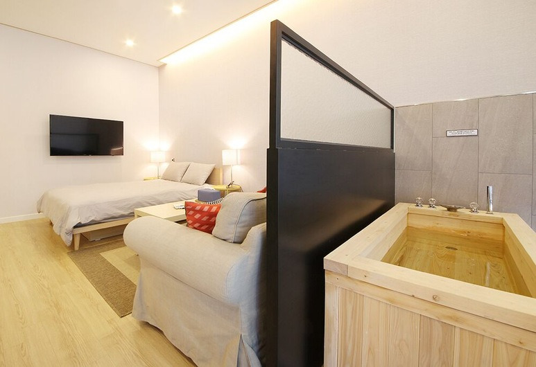 Korea_Gangeung_Gyeongpo Maison de sea Pension 3.jpg