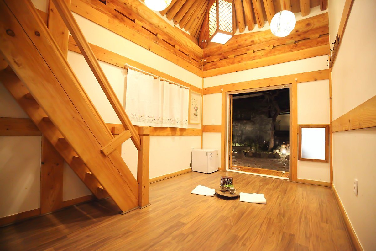 Jeonju-Samlockhon_Guesthouse-Room1.jpg