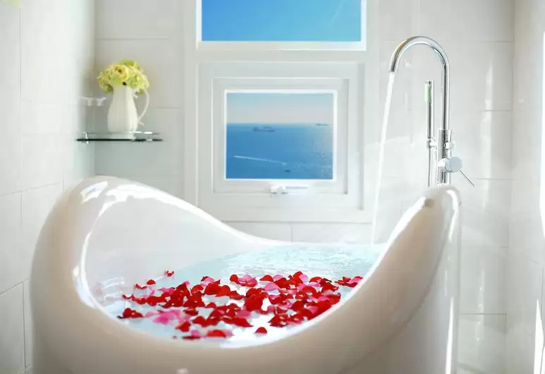 Korea_Namhae_bluegrad-bath.jpg