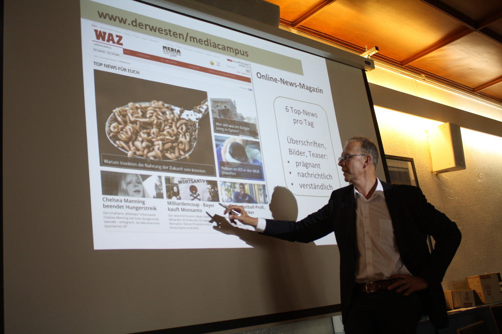 3. 독일 노르트라인 베스트팔렌 지역의 풍케(FUNKE) 신문 그룹의 미디어 교육 담당자인 Harry Heurer 씨가 Media Campus 프로그램의 웹사이트 플랫폼을 소개하고 있다. (사진 출처-필자 제공).jpg