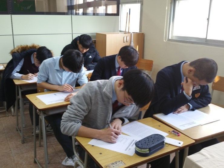 두 명이 한 팀이 되어 소셜 리딩하는 모습.jpg