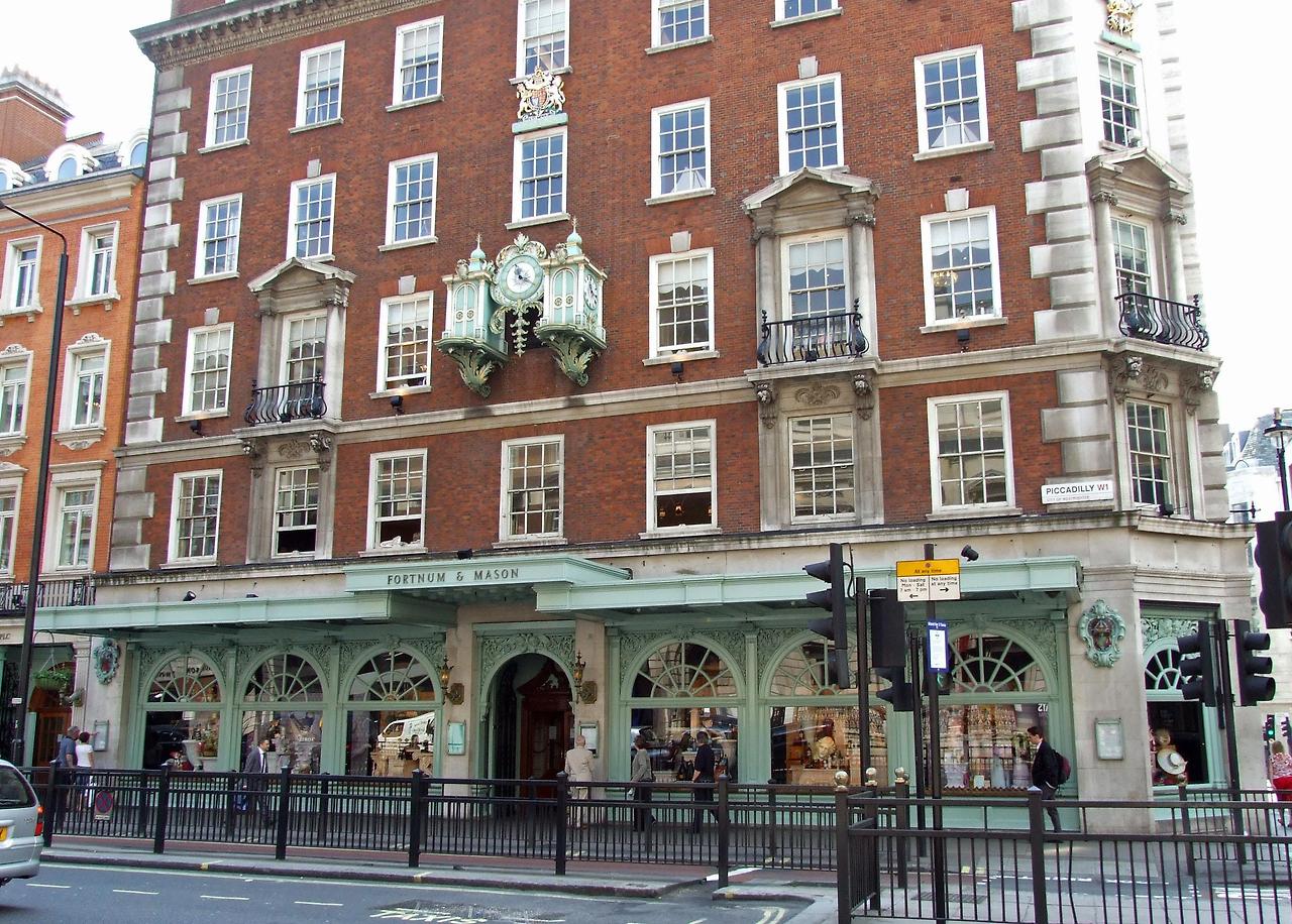 1fj06i3v_Fortnum.jpg