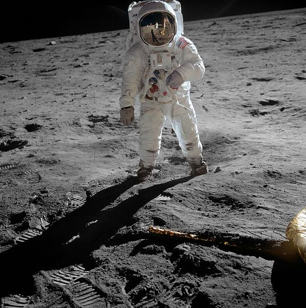 596px-Aldrin_Apollo_11_original.jpg