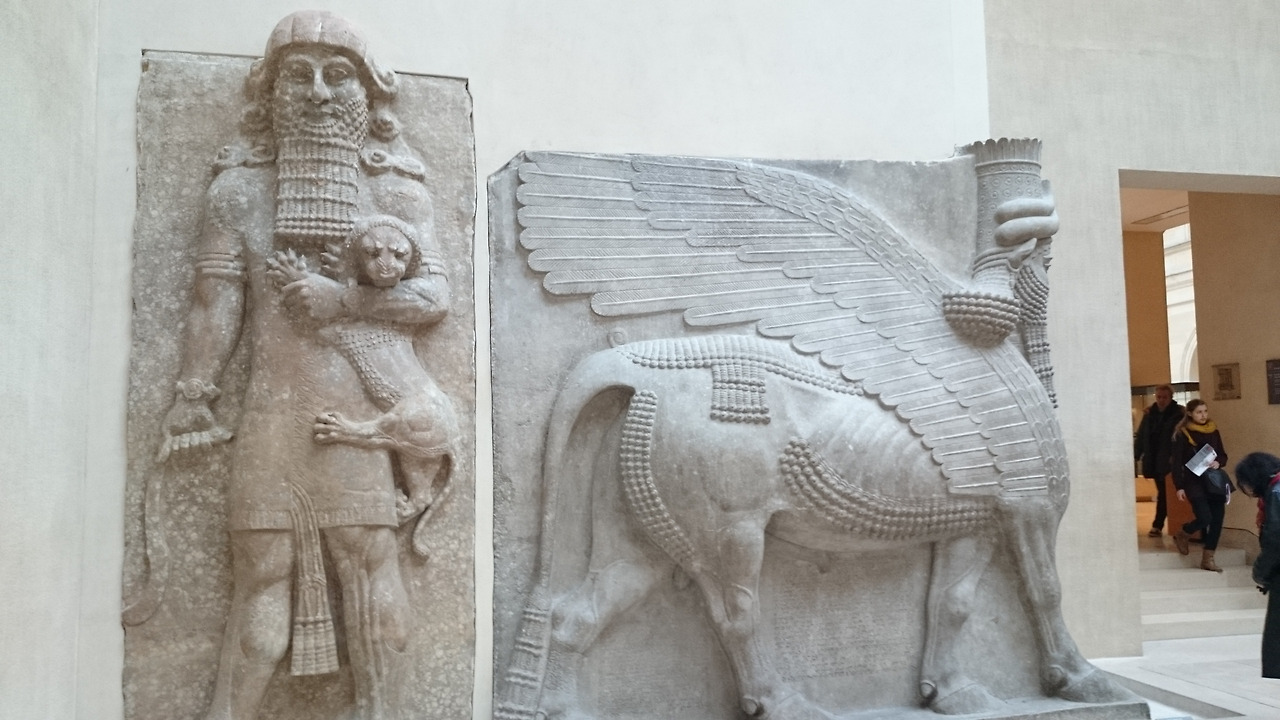 Gilgamesh_statue_-_Lamassu.jpg