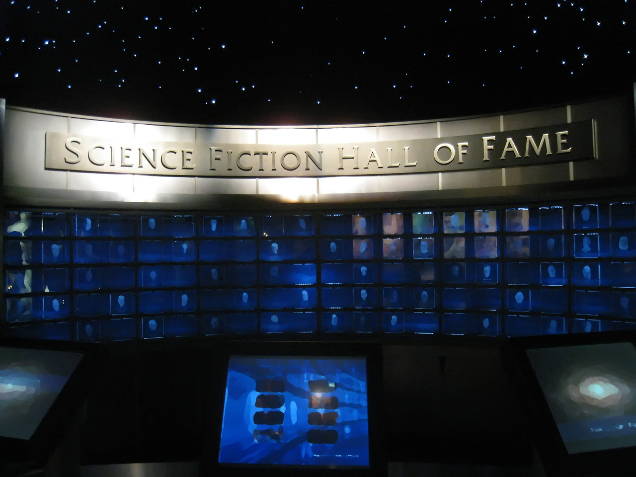 Science_Fiction_Hall_of_Fame_(2009-12-07_by_Razvan_Orendovici)_blurred_screens.jpg
