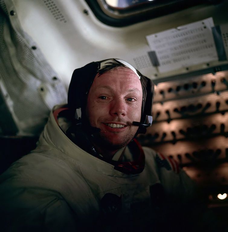 755px-Neil_Armstrong.jpg