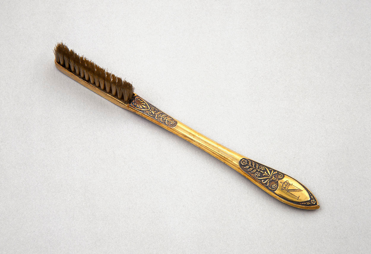 Napoleon%u2019s_toothbrush,_c_1795._(9660576547).jpg