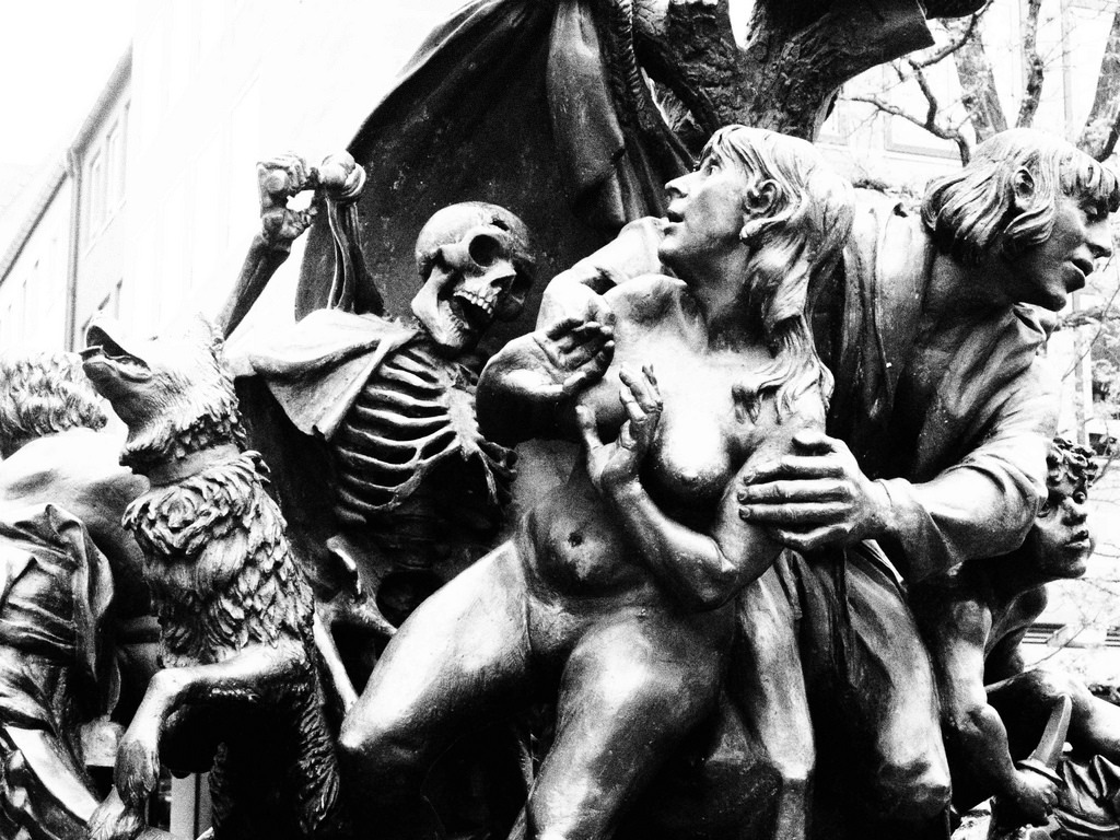 Nuernberg Weissenturm Der Tod und das Maedchen.jpg