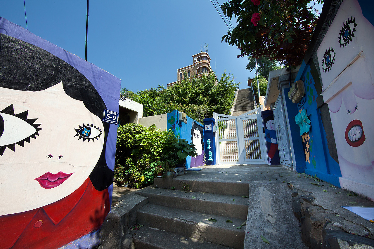 IMG_8969 동광동 벽화골목과 부산지방기상청.jpg