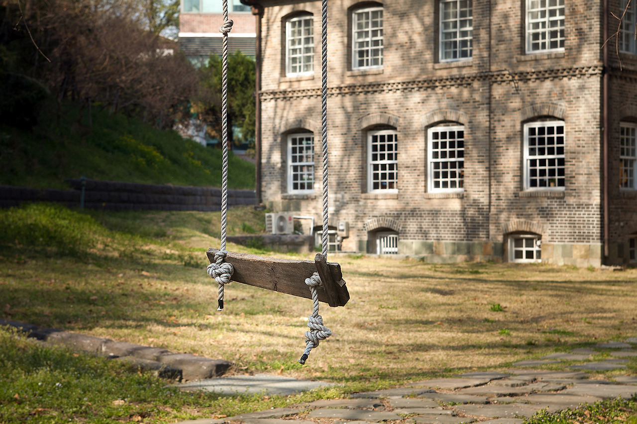 IMG_0385 우일선 사택의 그네.jpg