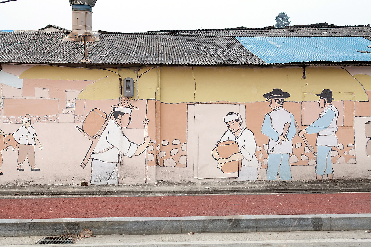 IMG_4614 과거 강경포구의 모습을 그린 벽화, 옥녀봉에서 내려오는 길에 그려져 있음.jpg