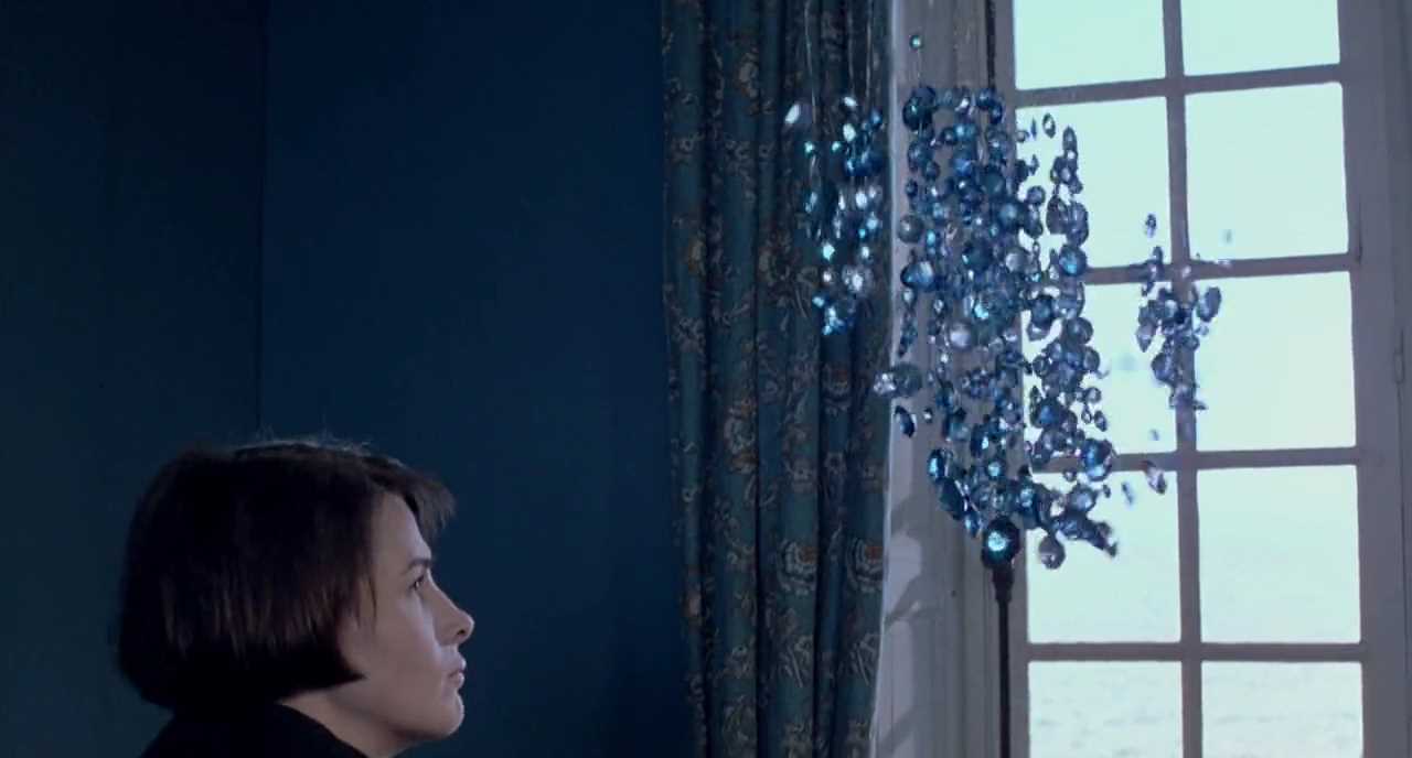 Three Colors Blue (1993) BRRip 720p KrazyKarvs.mkv_000818407.jpg