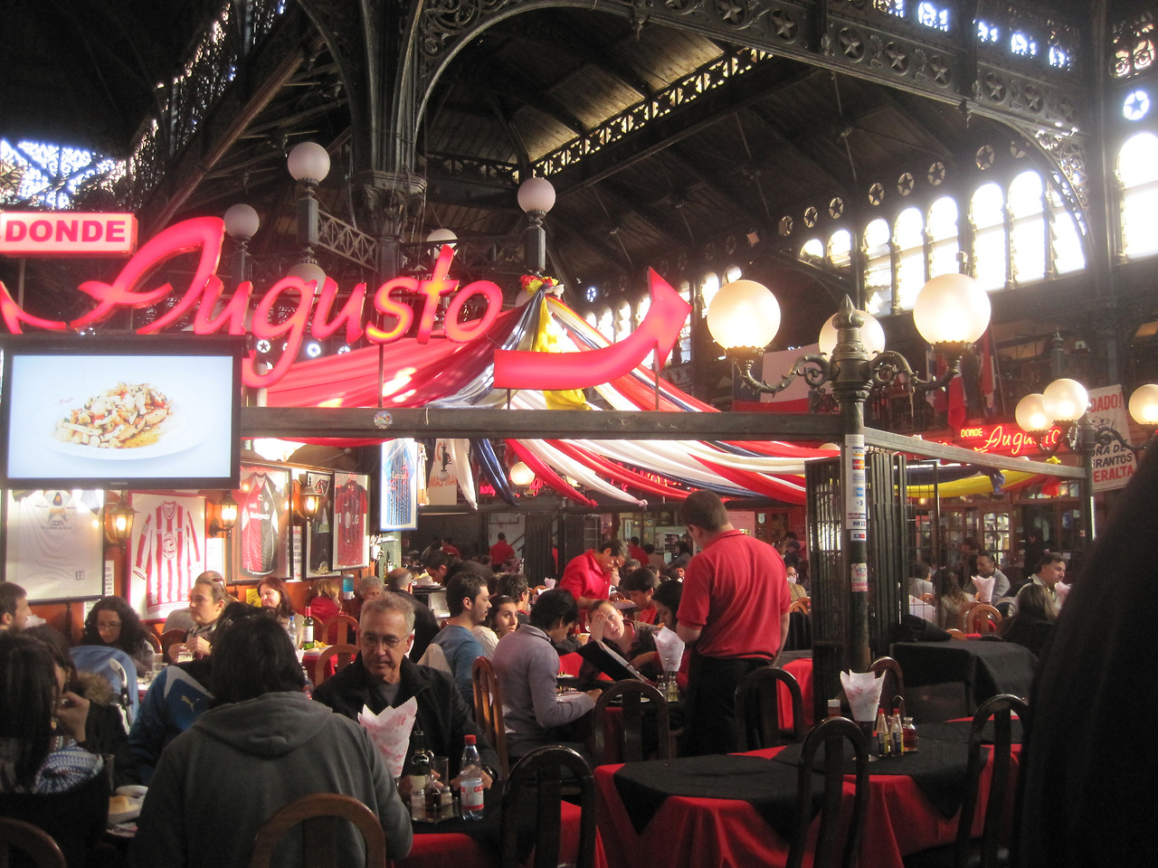 Travis Alber mercado central Augusto.jpg