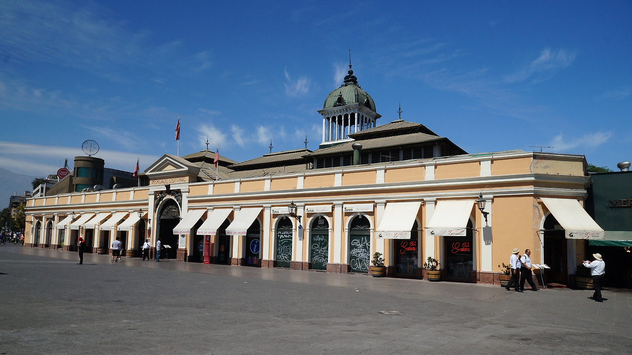 Leandro Neumann Ciuffo exterior of central market.jpg