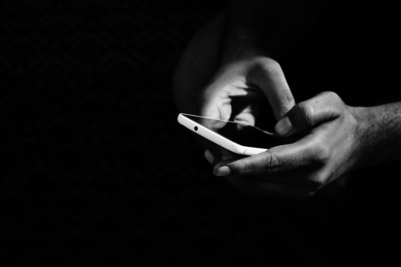 black-and-white-cellphone-close-up-1100447.jpg