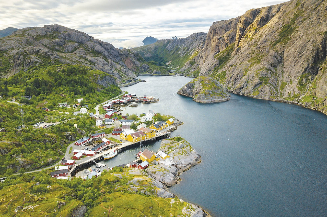 Nusfjord-Arctic-Resort-Recharge-and-explore-photo-by-Hallvard-Kolltveit.jpg