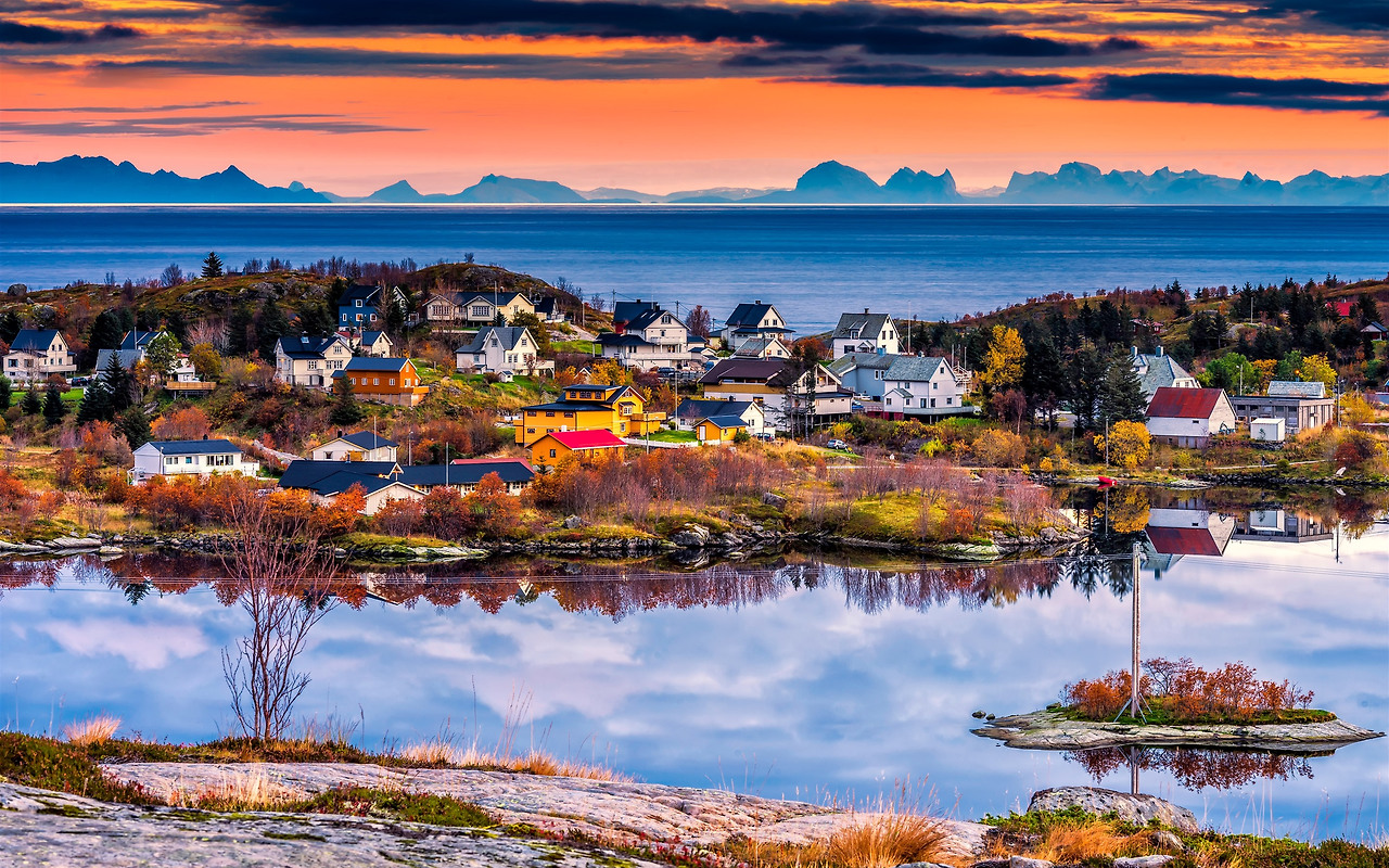 Norway-Lofoten-Islands-beautiful-village-sea-sunset_2880x1800.jpg