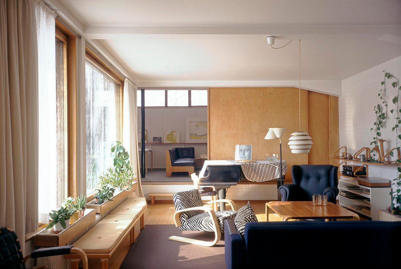 the-aalto-house-living-room-photo-maija-holma-alvar-aalto-museum.jpg