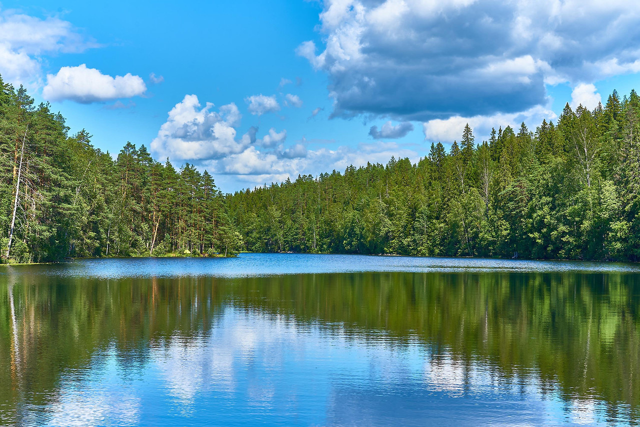 Finland_Facts_About_Finnish_Lakes_300399.jpg