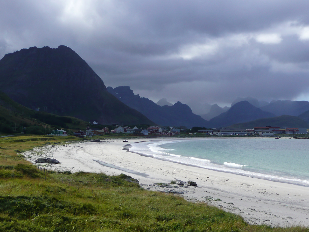 Ramberg_Beach,_Flakstadøya,_Lofoten.jpg