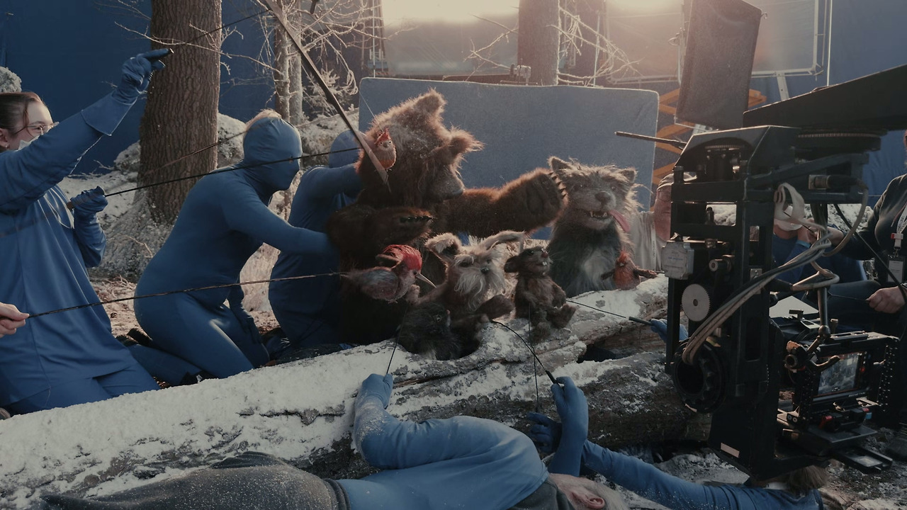 Apple Holiday  The Making of The Apple Holiday Film  Shot on iPhone 17 Pro.mp4_20251222_182219.524.jpg