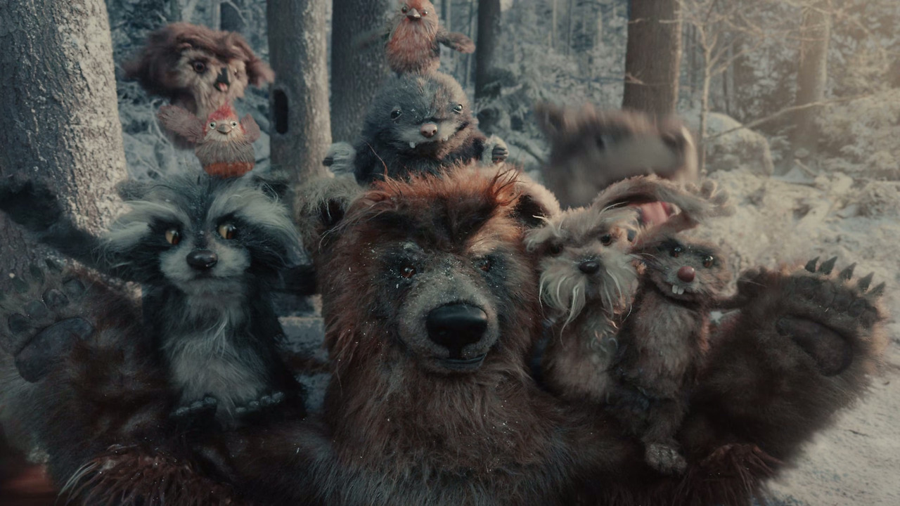 Apple Holiday  A Critter Carol  Shot on iPhone 17 Pro.mp4_20251222_183313.639.jpg